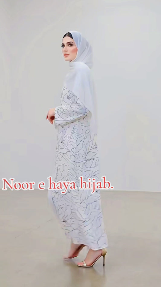 Elegant White Printed Open Abaya with Matching Hijab – Modest Luxury Style